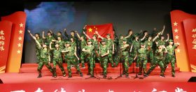 唱红赞美党恩，，，，，，，，来自生产一线的他们“声”庆广告